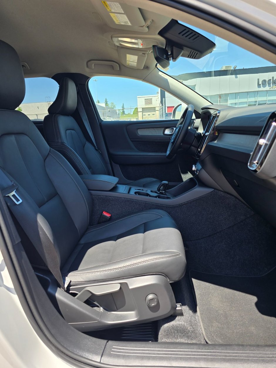 2025 Volvo XC40 CORE BRIGHT THEME-21