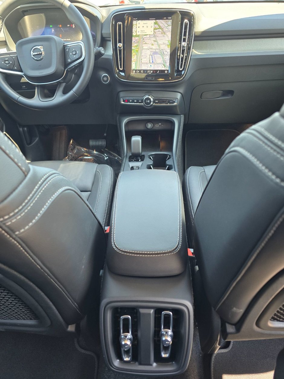 2025 Volvo XC40 CORE BRIGHT THEME-12