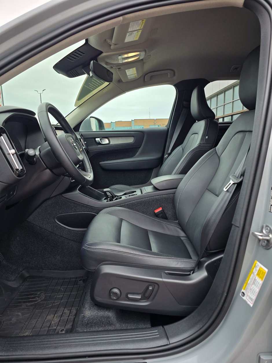 2025 Volvo XC40 CORE BRIGHT THEME-24