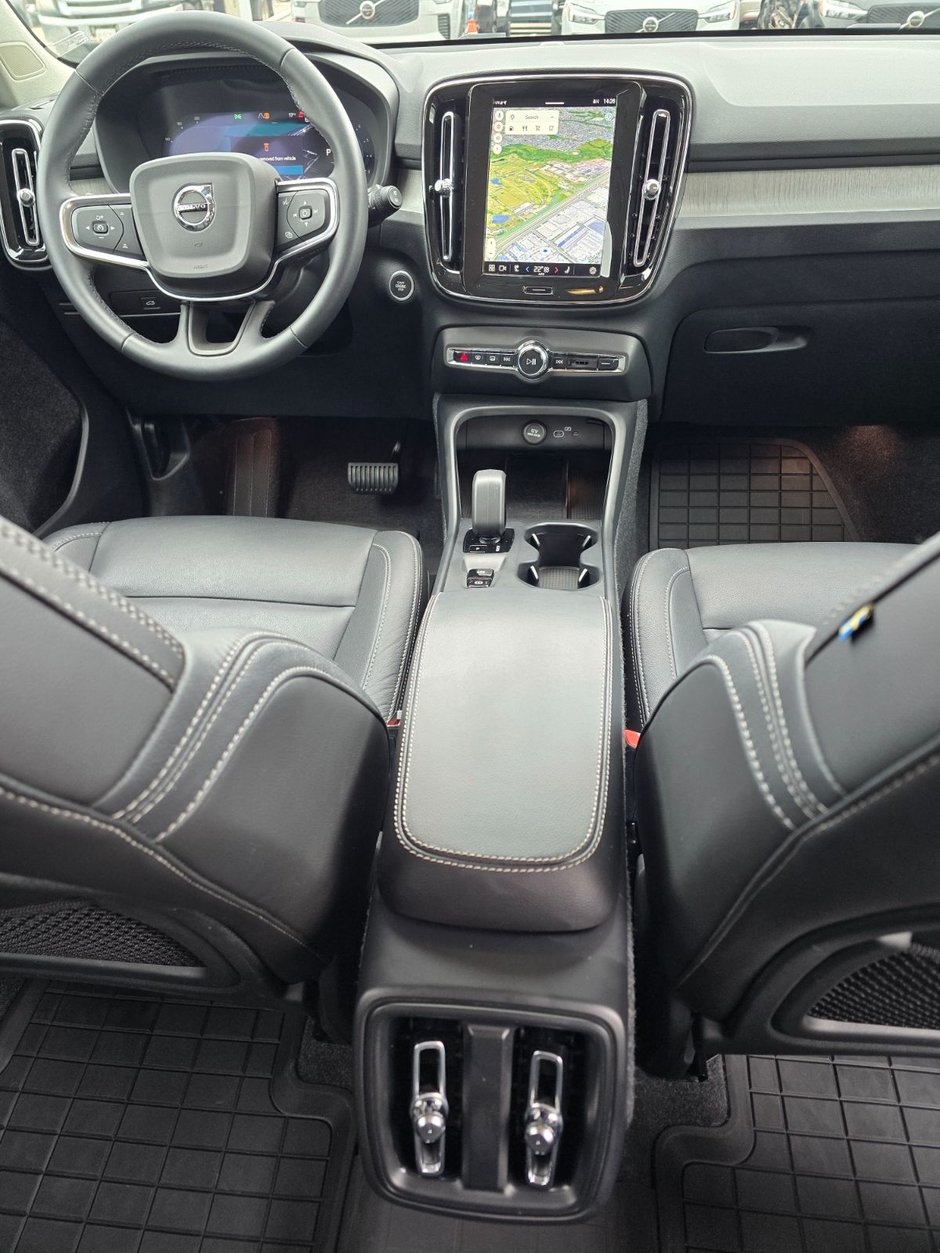 2025 Volvo XC40 CORE BRIGHT THEME-21