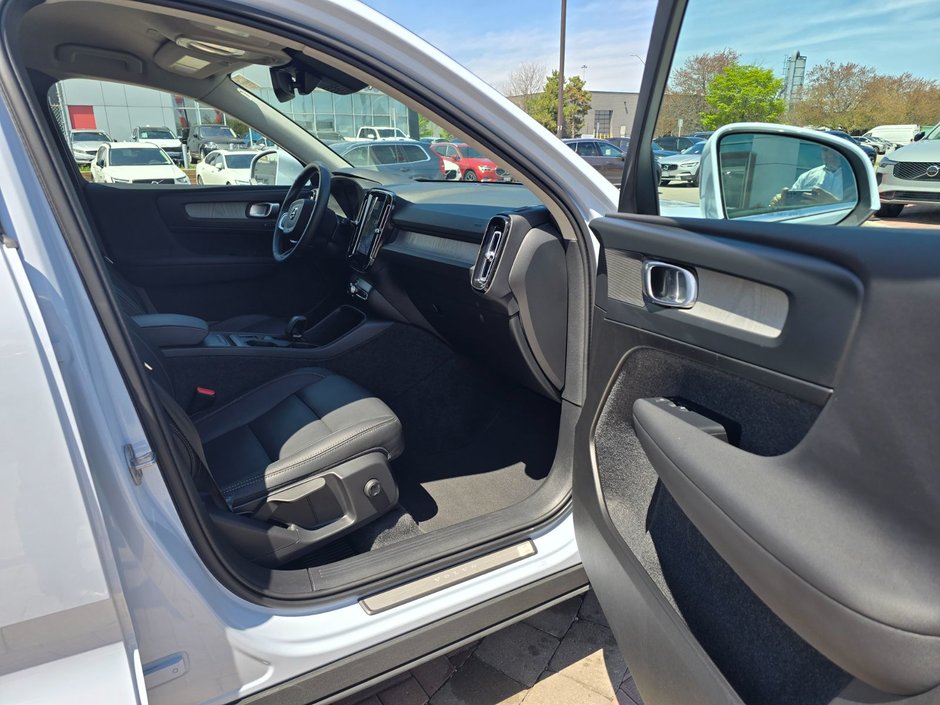 2025 Volvo XC40 CORE BRIGHT THEME-22