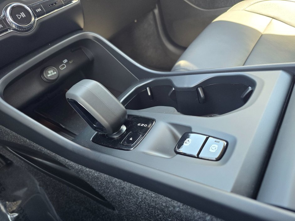 2025 Volvo XC40 CORE BRIGHT THEME-29