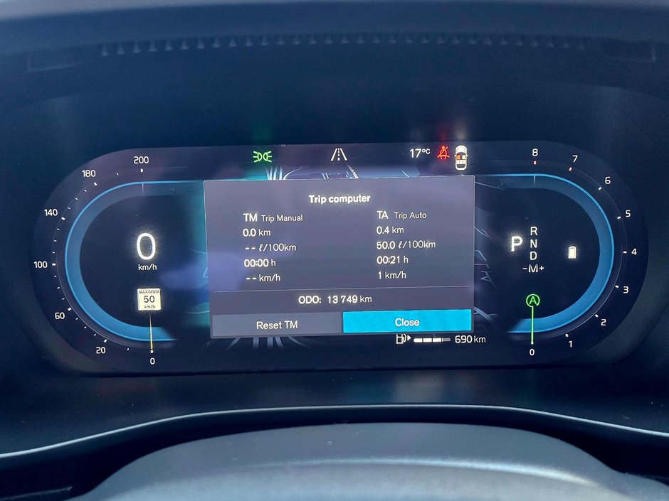 2025 Volvo XC40 CORE BRIGHT THEME-1
