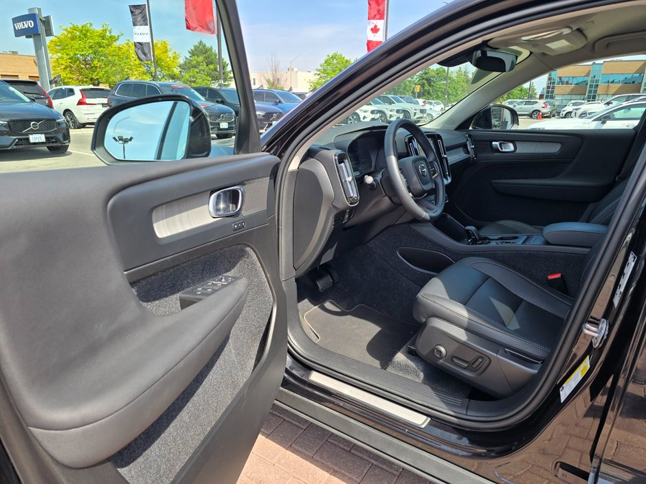 2025 Volvo XC40 CORE BRIGHT THEME-12