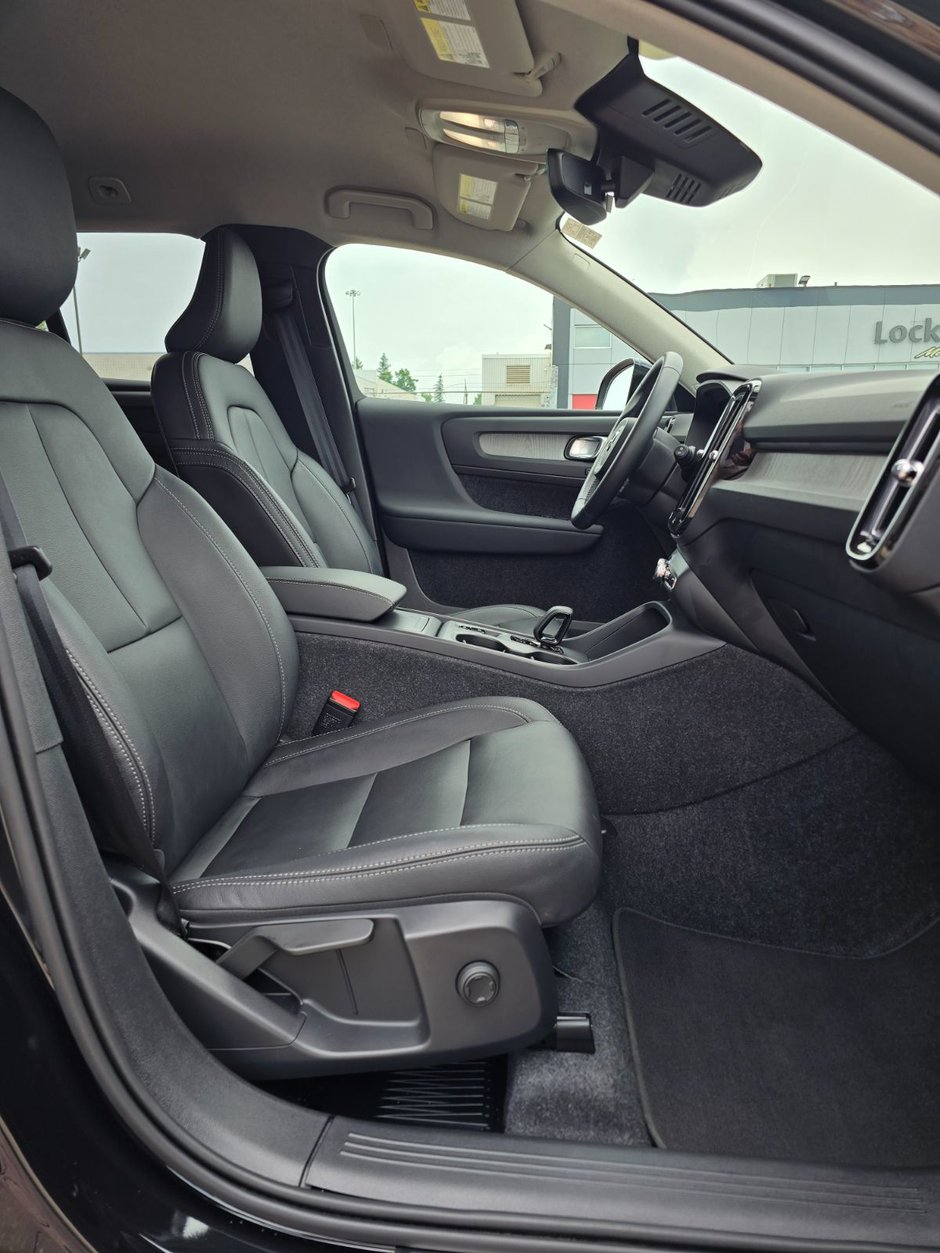 2025 Volvo XC40 CORE BRIGHT THEME-22