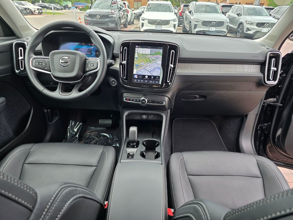 2025 Volvo XC40 CORE BRIGHT THEME-4