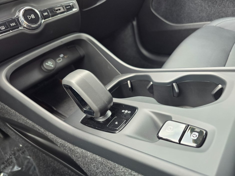 2025 Volvo XC40 CORE BRIGHT THEME-28