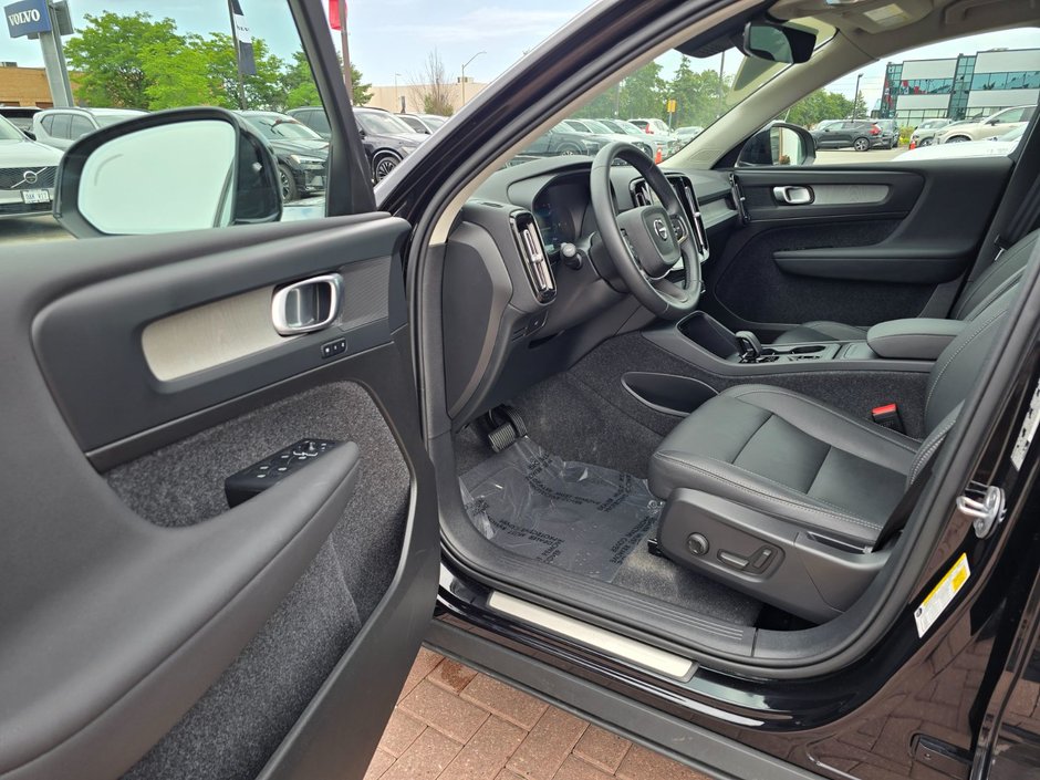 2025 Volvo XC40 CORE BRIGHT THEME-12