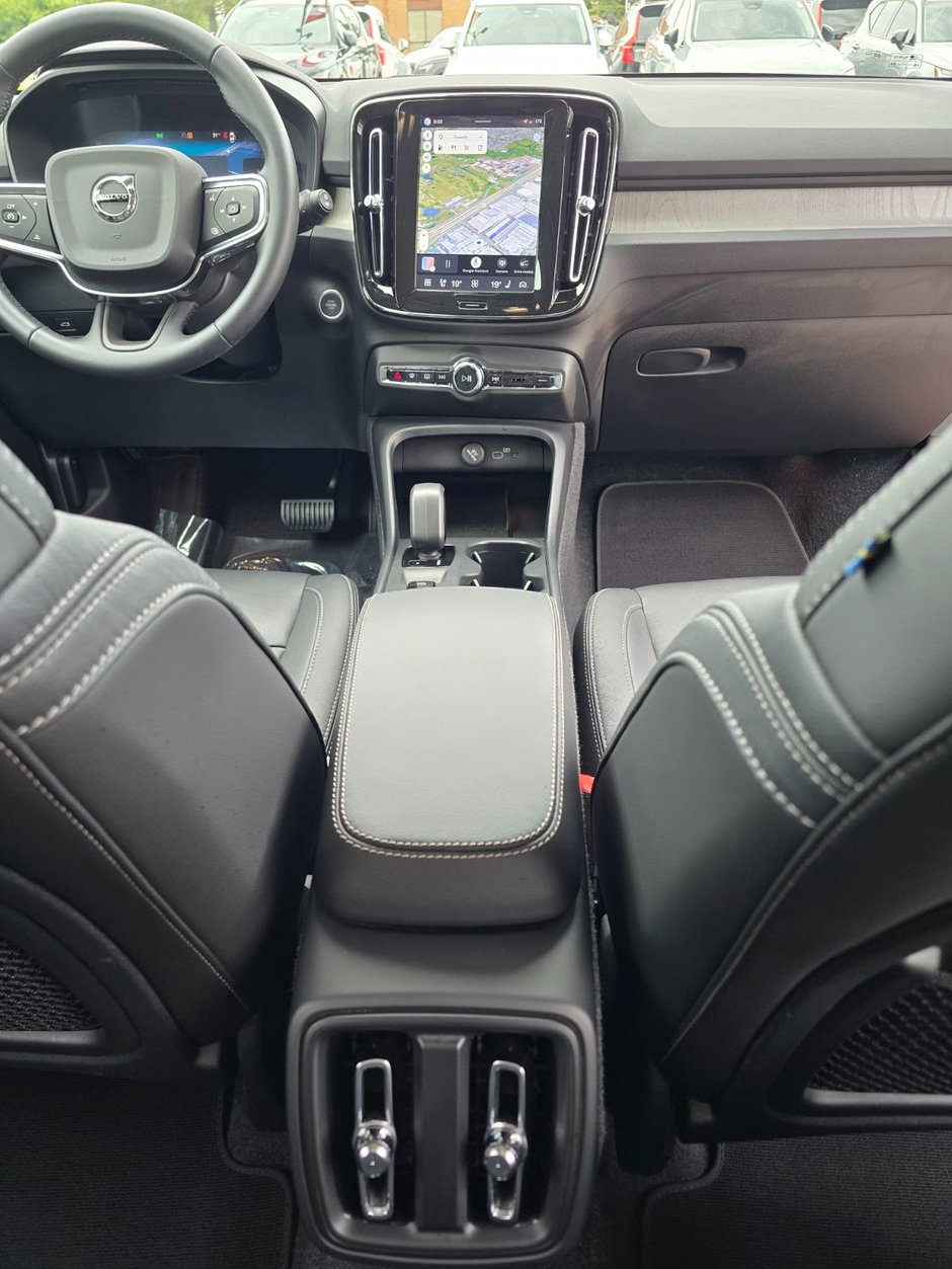2025 Volvo XC40 CORE BRIGHT THEME-20