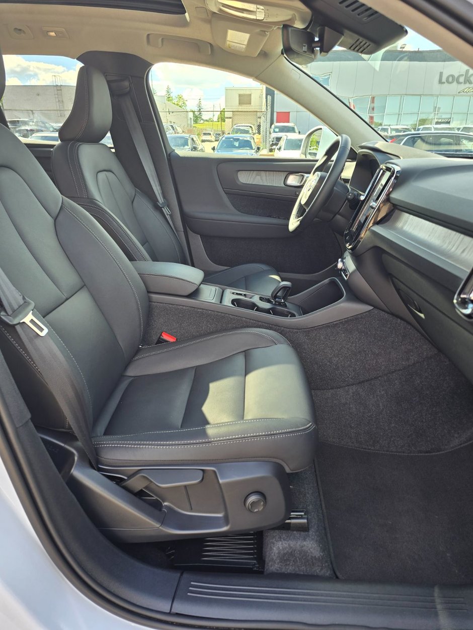 2025 Volvo XC40 CORE BRIGHT THEME-23