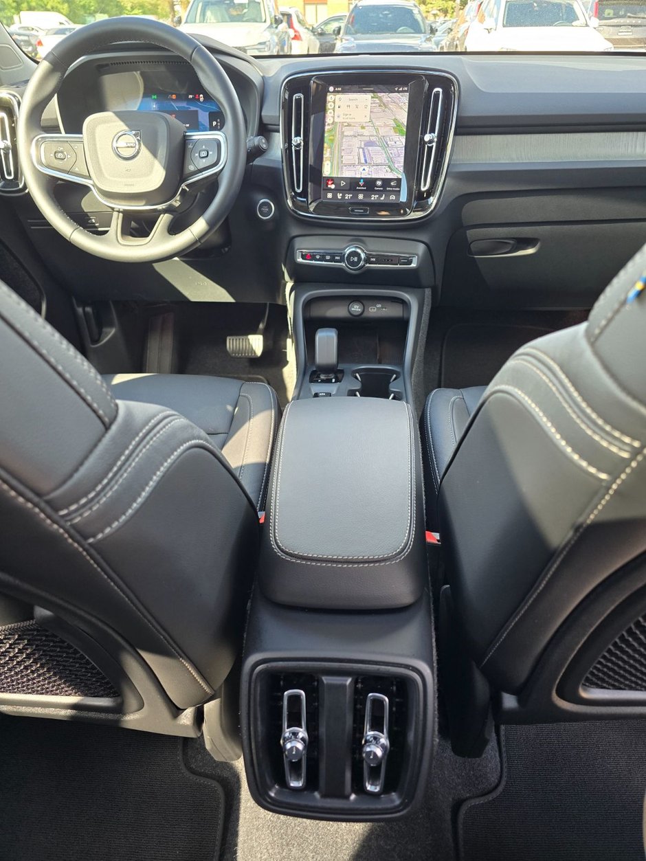 2025 Volvo XC40 CORE BRIGHT THEME-21