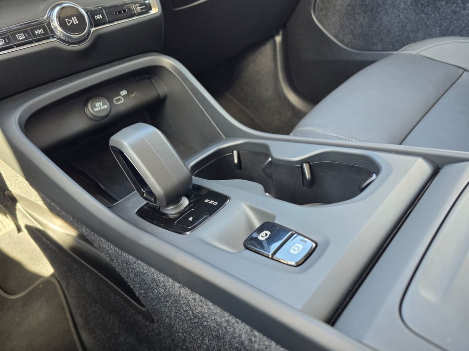 2025 Volvo XC40 CORE BRIGHT THEME-29