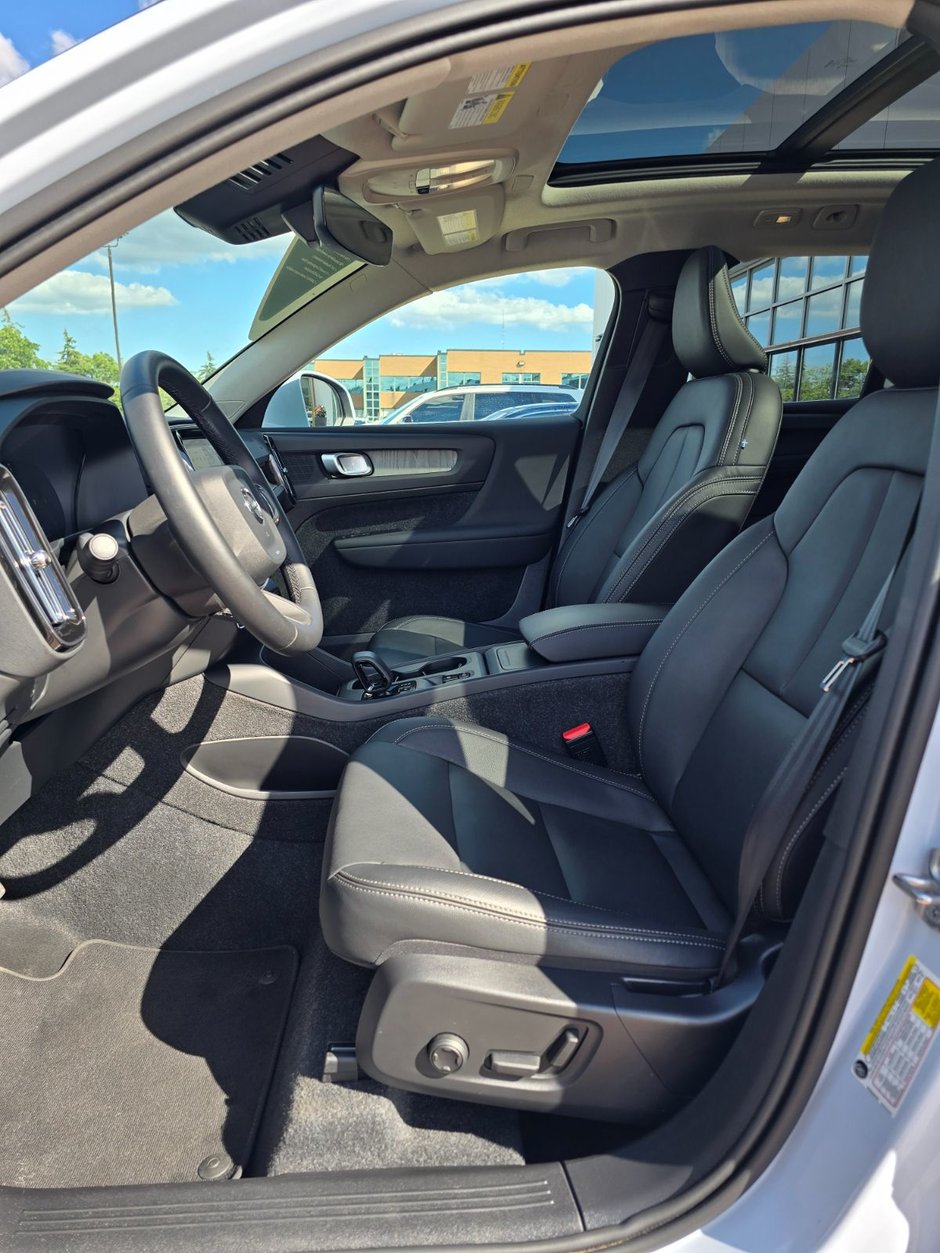 2025 Volvo XC40 CORE BRIGHT THEME-24