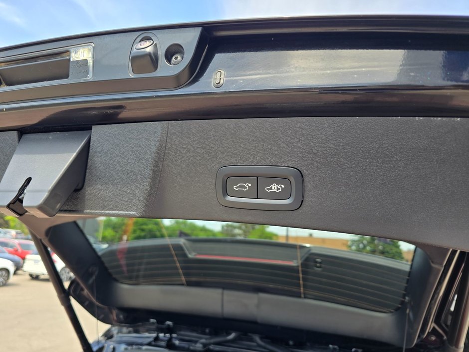 2025 Volvo XC40 CORE BRIGHT THEME-17