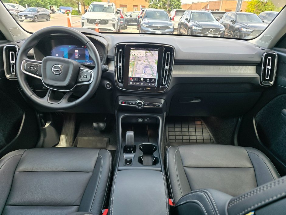 2025 Volvo XC40 CORE BRIGHT THEME-4