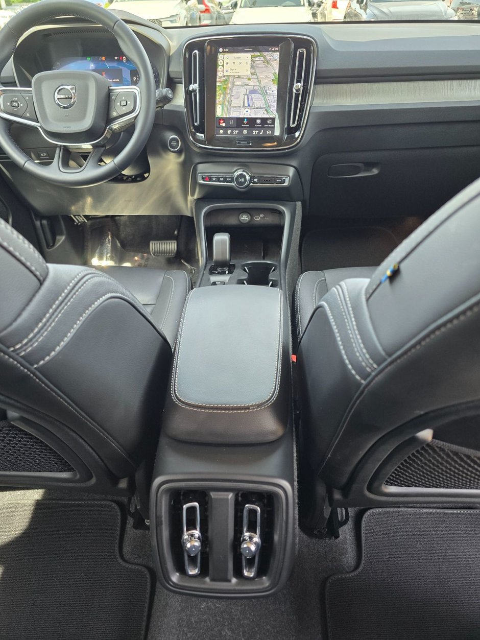 2025 Volvo XC40 CORE BRIGHT THEME-22