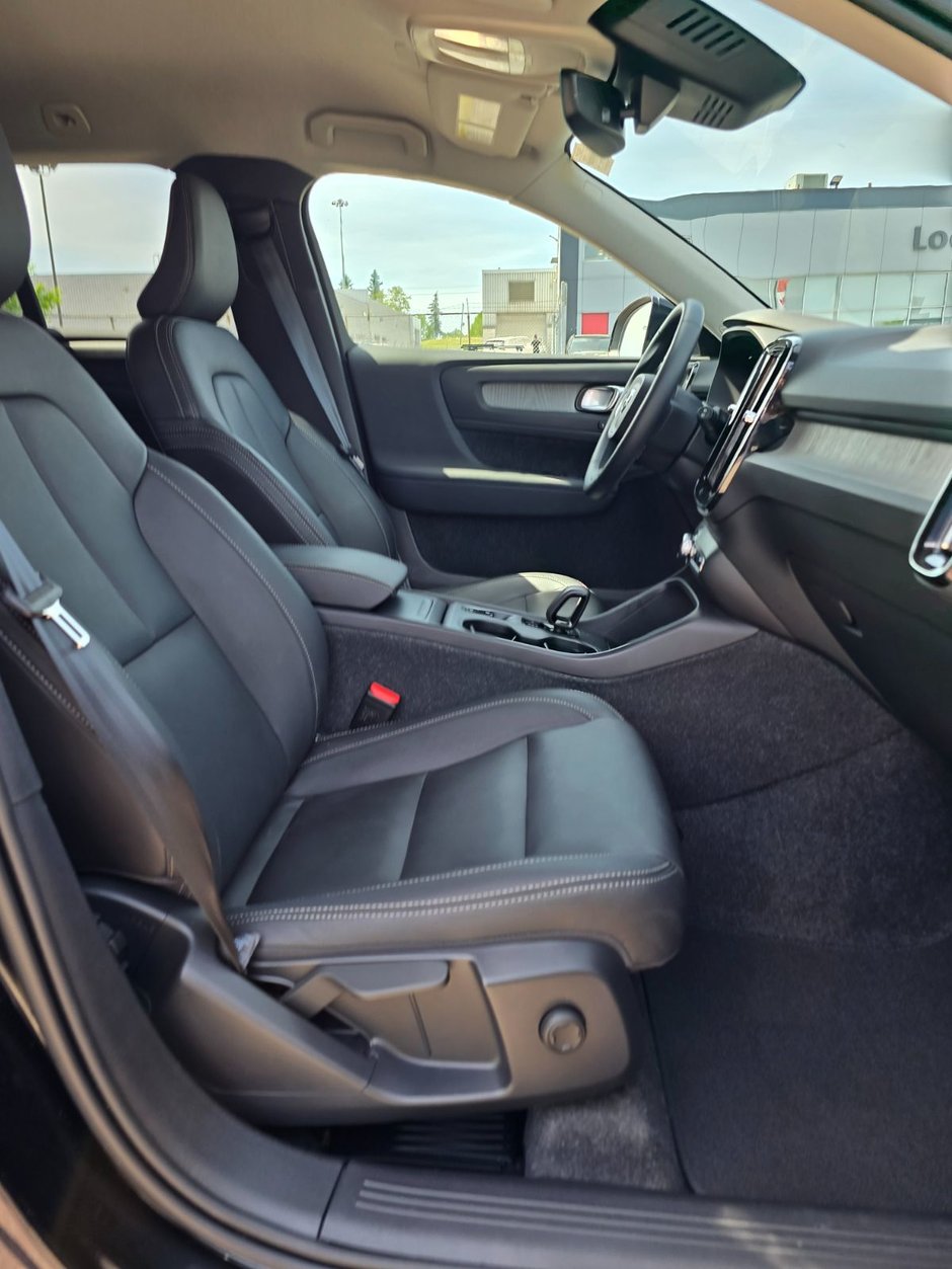 2025 Volvo XC40 CORE BRIGHT THEME-24