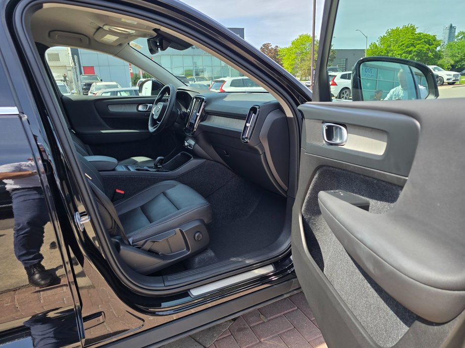 2025 Volvo XC40 CORE BRIGHT THEME-23
