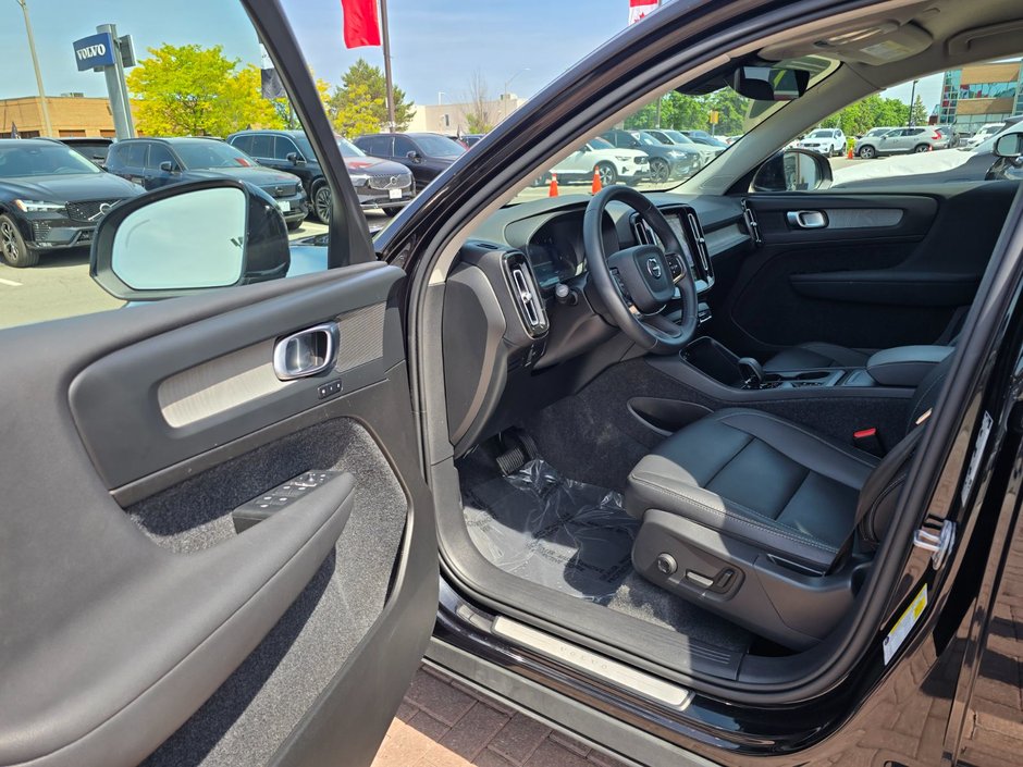 2025 Volvo XC40 CORE BRIGHT THEME-12