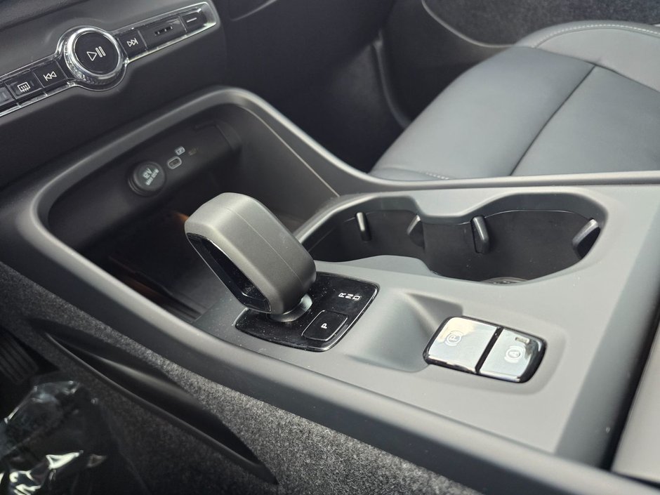 2025 Volvo XC40 CORE BRIGHT THEME-28