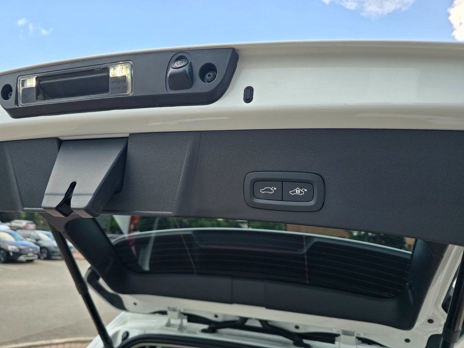 2025 Volvo XC40 CORE BRIGHT THEME-16