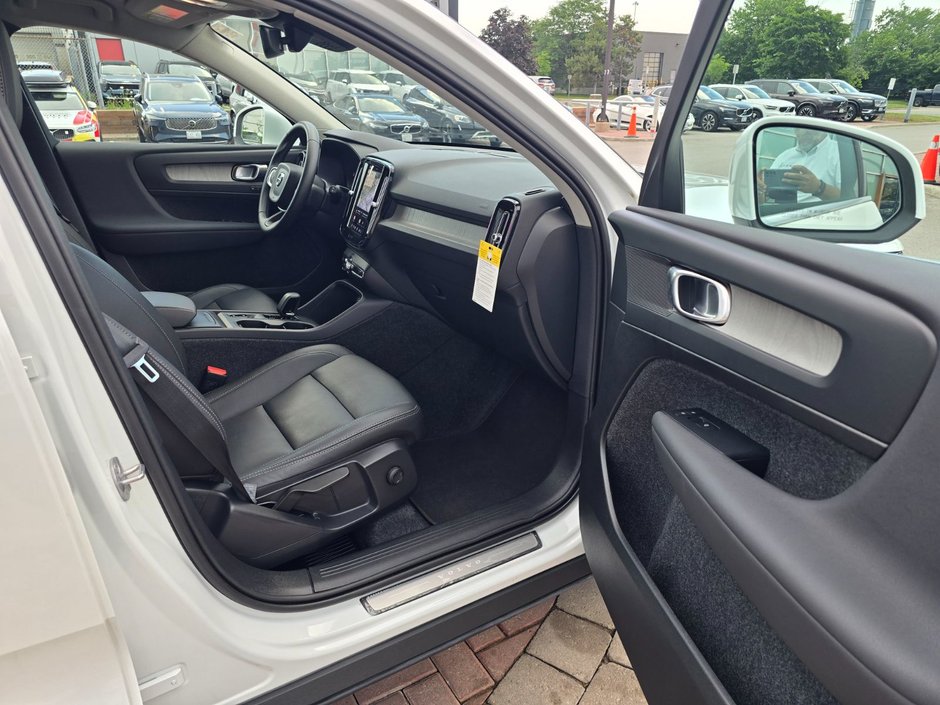 2025 Volvo XC40 CORE BRIGHT THEME-22