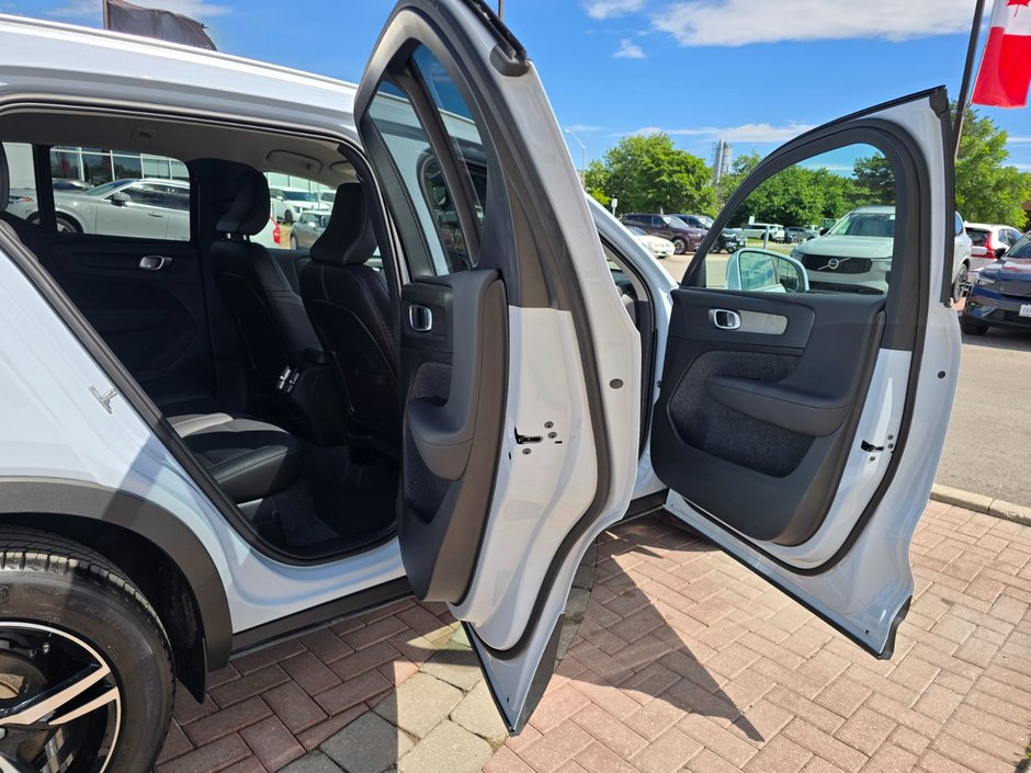 2025 Volvo XC40 CORE BRIGHT THEME-10