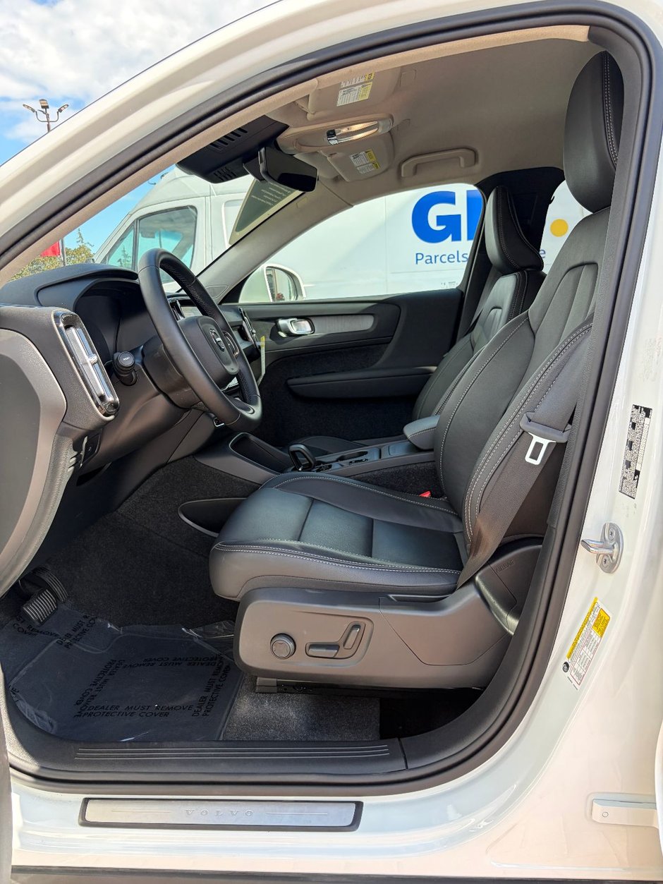 2025 Volvo XC40 CORE BRIGHT THEME-23