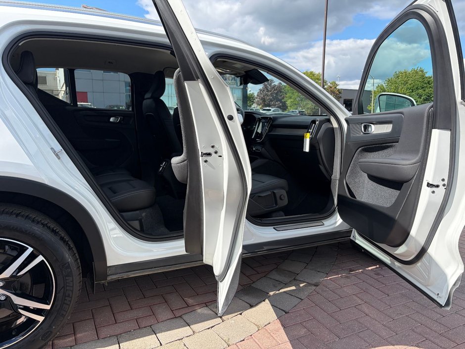 2025 Volvo XC40 CORE BRIGHT THEME-10