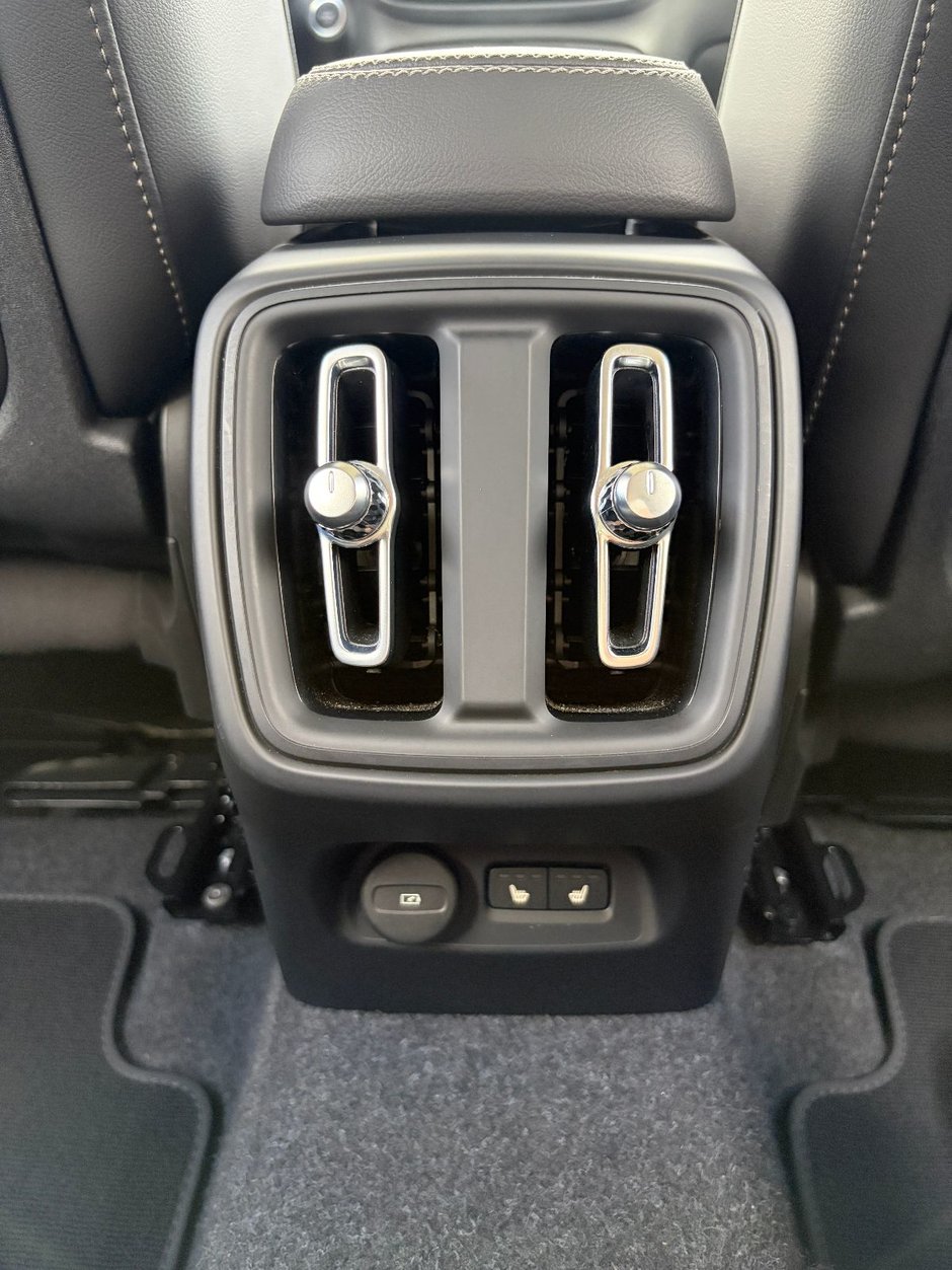 2025 Volvo XC40 CORE BRIGHT THEME-20