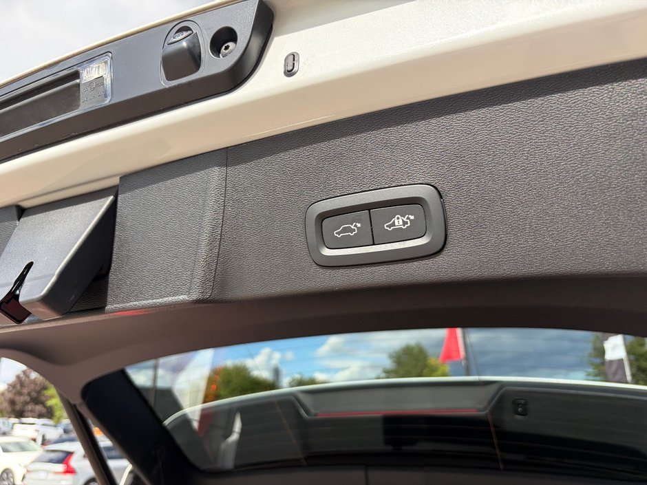 2025 Volvo XC40 CORE BRIGHT THEME-16