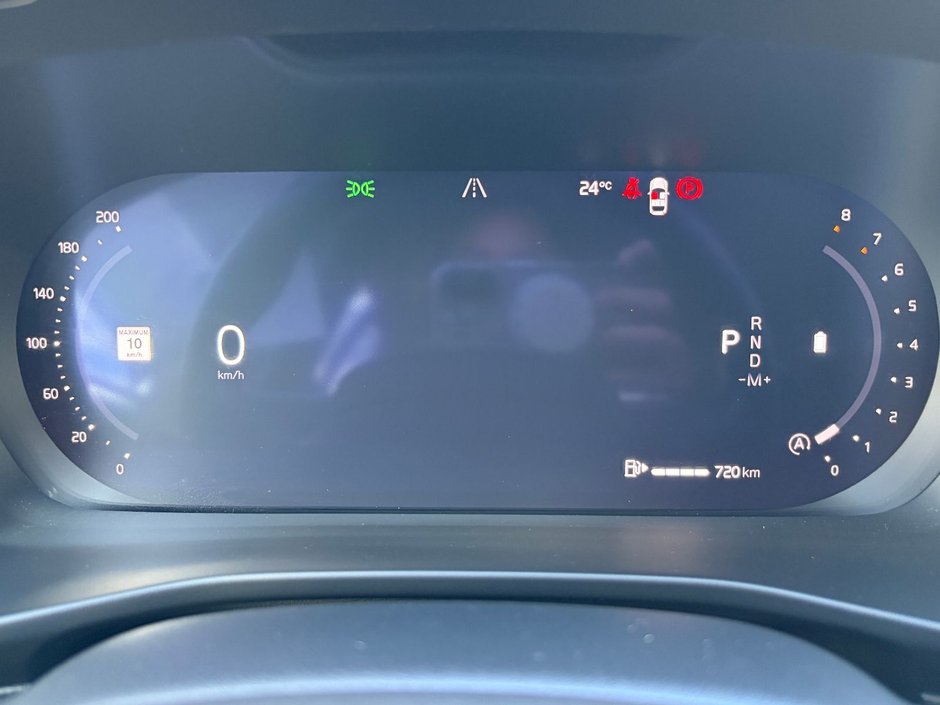 2025 Volvo XC40 CORE BRIGHT THEME-24