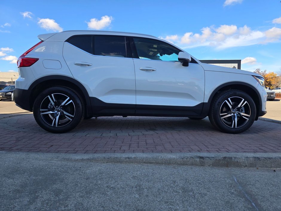 2025 Volvo XC40 CORE BRIGHT THEME-17