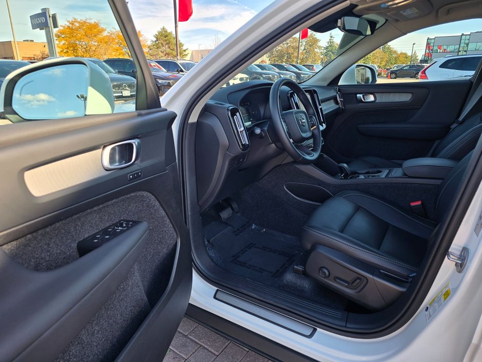 2025 Volvo XC40 CORE BRIGHT THEME-12