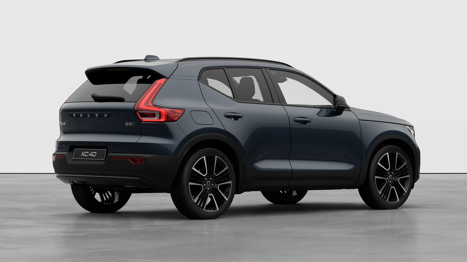 2026 Volvo XC40 Plus (Dark Theme)-3