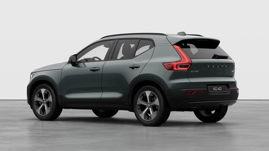 2026 Volvo XC40 Plus Dark Theme-1
