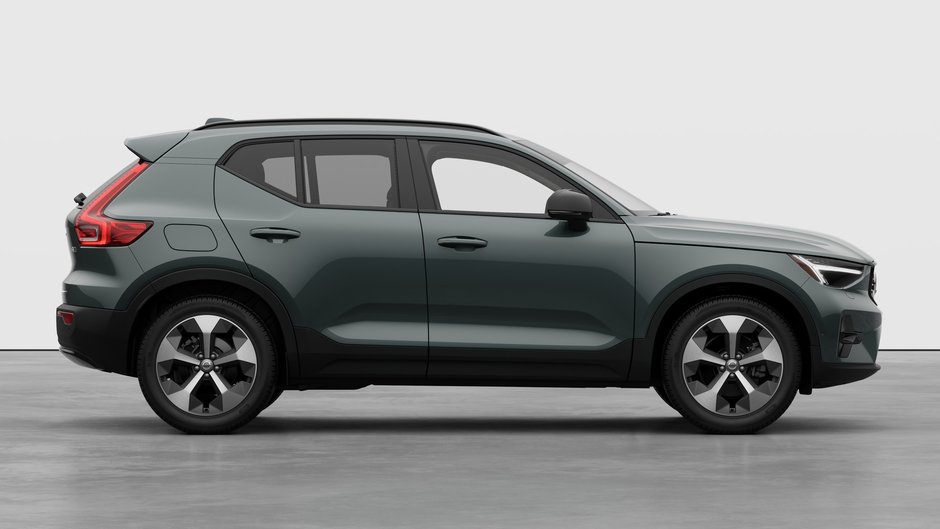 2026 Volvo XC40 Plus Dark Theme-6