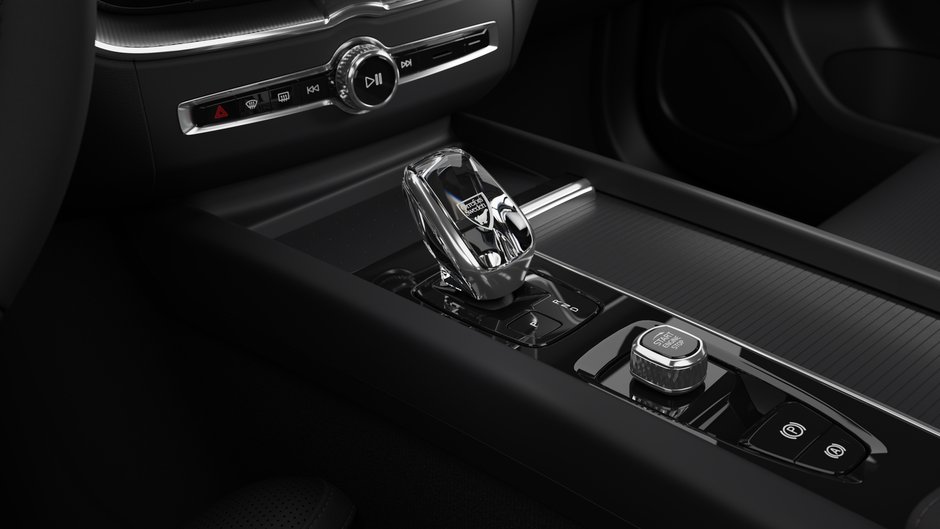 2026 Volvo XC60 Plug-in hybrid Ultra Black Edition-10