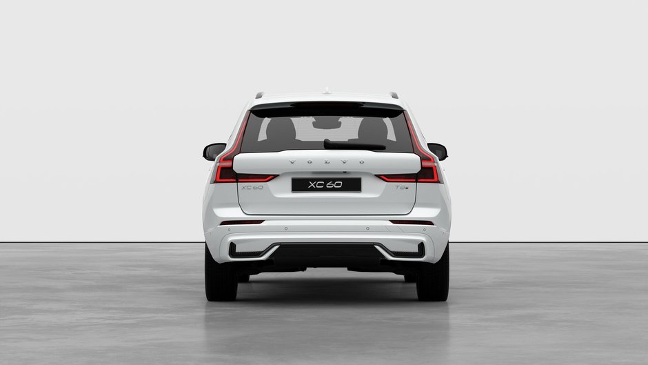 2026 Volvo XC60 Plug-In Hybrid Plus Dark Theme-5