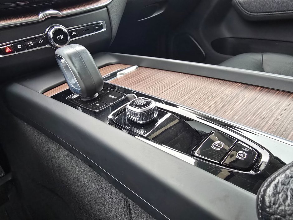 2022 Volvo XC60 RECHARGE INSCRIPTION EXPRESSION-30