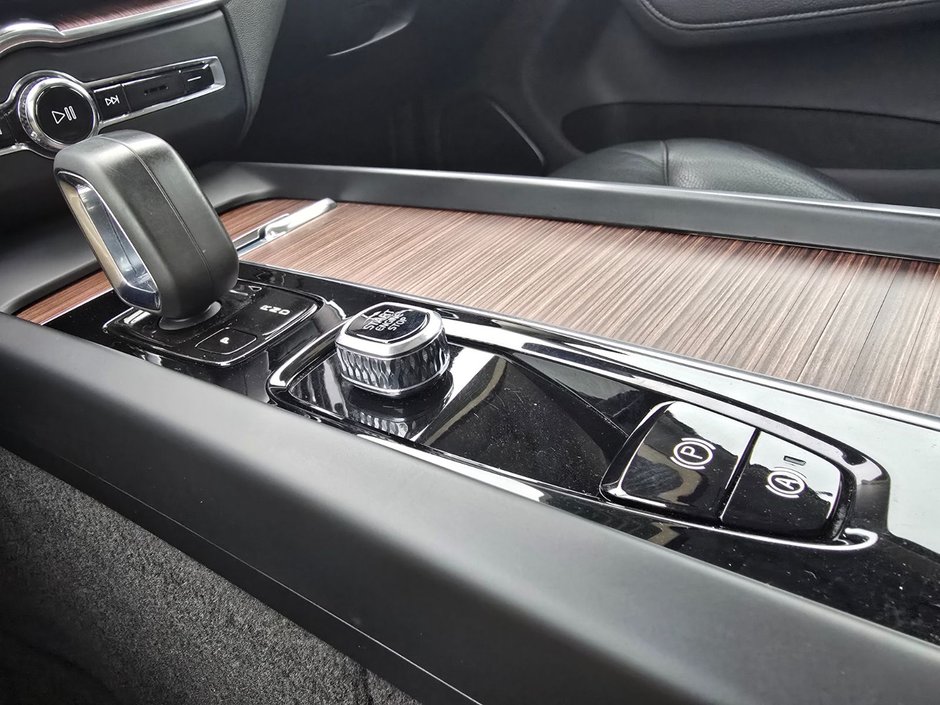 2022 Volvo XC60 RECHARGE INSCRIPTION EXPRESSION-32