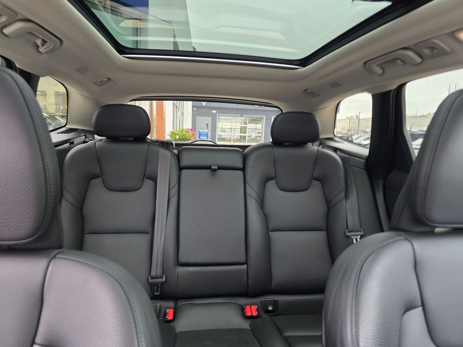 2022 Volvo XC60 RECHARGE INSCRIPTION EXPRESSION-8