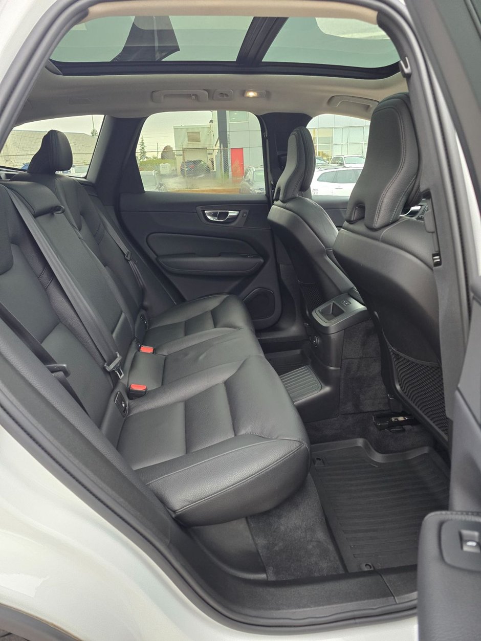 2022 Volvo XC60 RECHARGE INSCRIPTION EXPRESSION-22