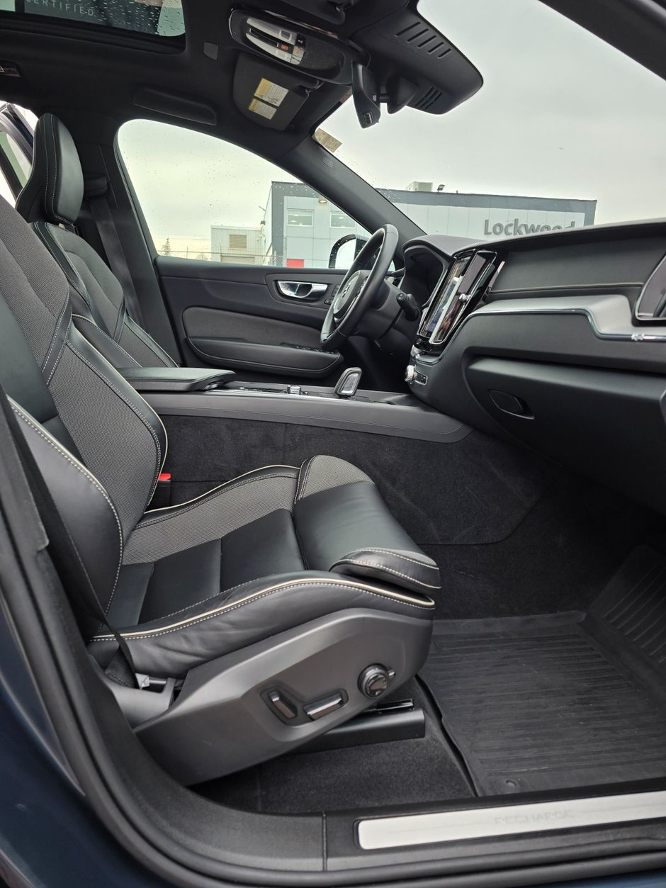 2022 Volvo XC60 RECHARGE R-DESIGN-25