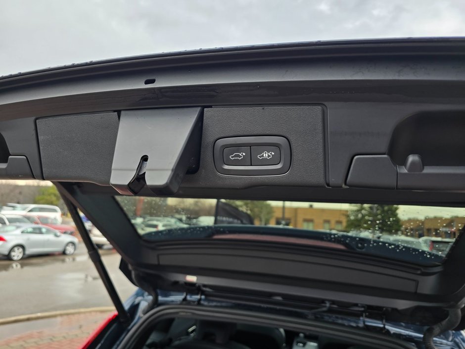 2022 Volvo XC60 RECHARGE R-DESIGN-18