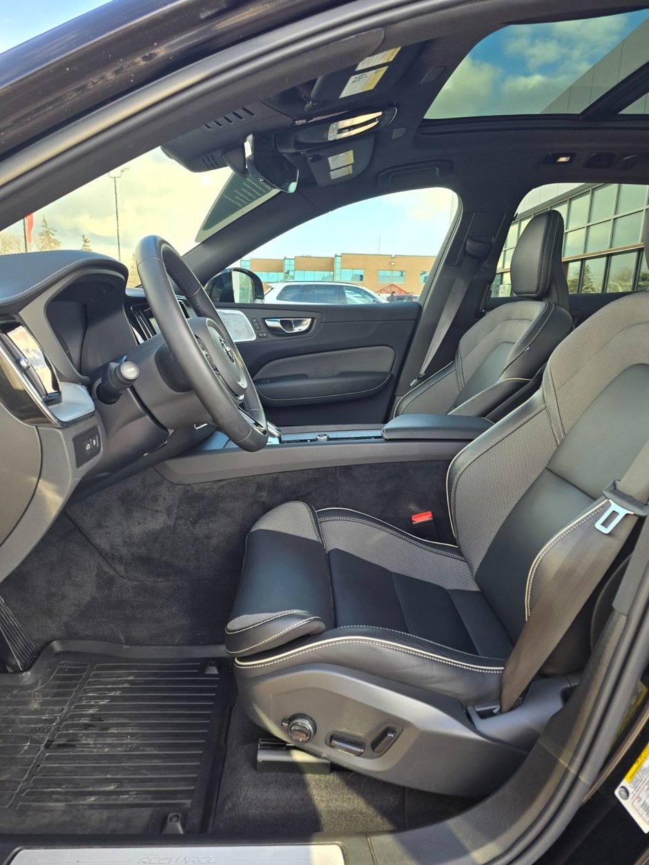 2023 Volvo XC60 RECHARGE ULTIMATE DARK THEME-25