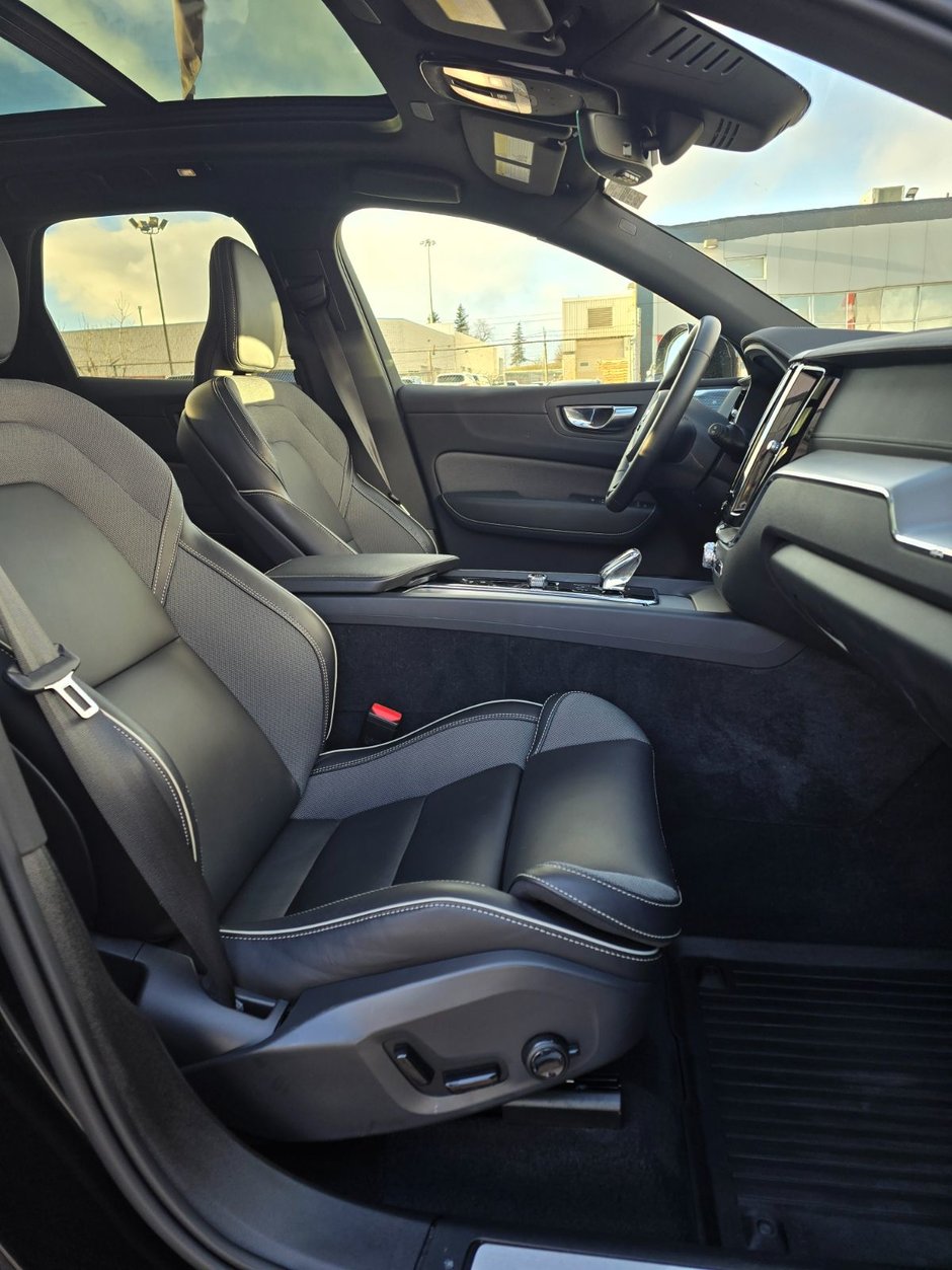 2023 Volvo XC60 RECHARGE ULTIMATE DARK THEME-24