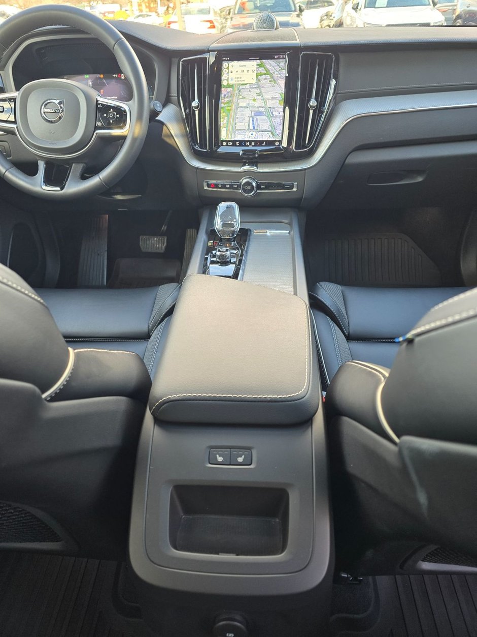 2023 Volvo XC60 RECHARGE ULTIMATE DARK THEME-22