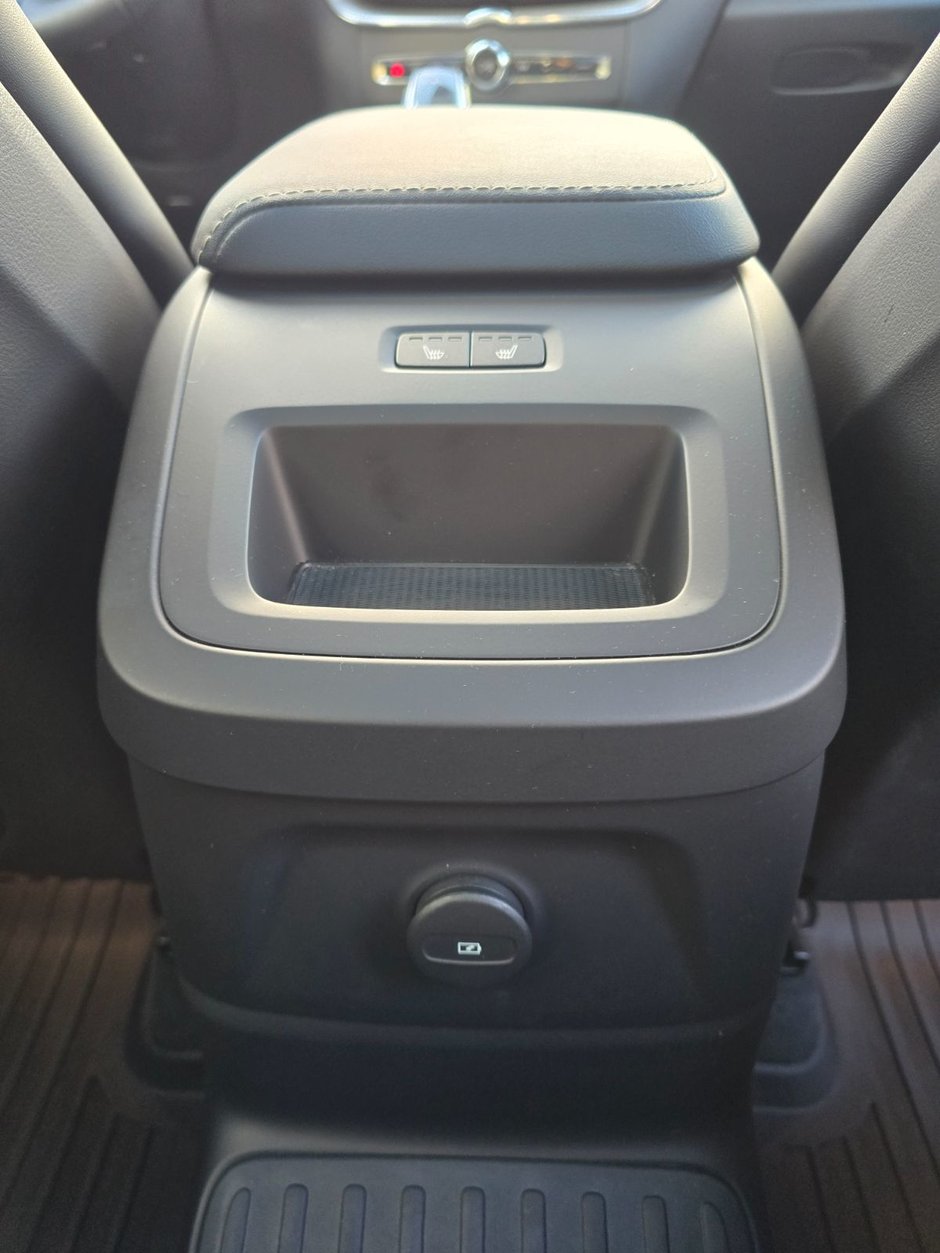 2023 Volvo XC60 RECHARGE ULTIMATE DARK THEME-21