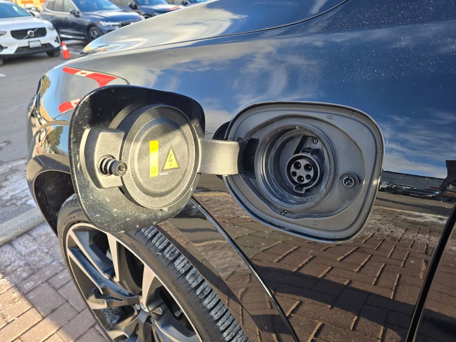 2023 Volvo XC60 RECHARGE ULTIMATE DARK THEME-12